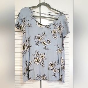 Maurices Women's Floral Blouse, size 1, back cutout